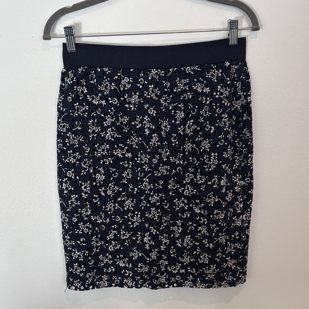 Ann Taylor Navy and White Floral Pencil Skirt